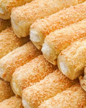 طرز تهیه شیرینی ساق عروس قنادی در خانه: رازهای یک بافت ترد و کرم لطیف